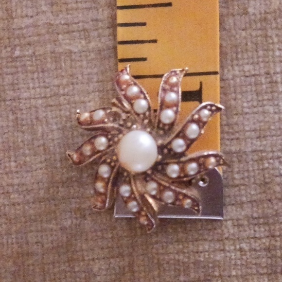 Gold Tone Faux Pearl Sunburst Flower Pin - Picture 3 of 4